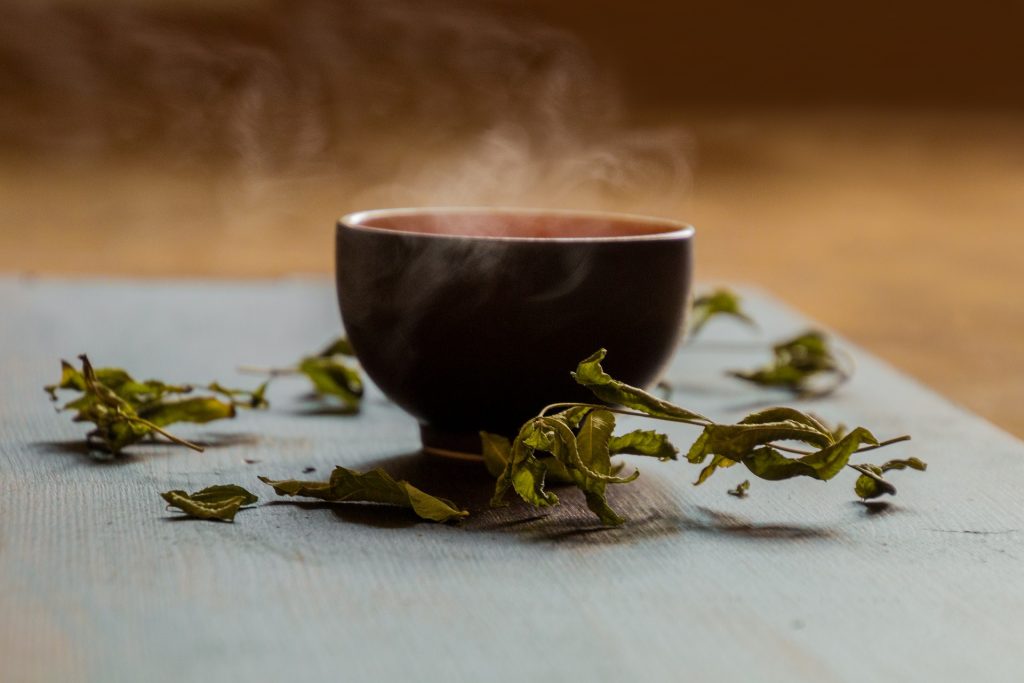 リラックス効果抜群のほうじ茶は女性の味方！暑い夏こそほうじ茶を飲もう！